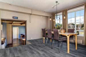 Χώρος καθιστικού στο Fossheim Lodge - arealeffektiv minileilighet