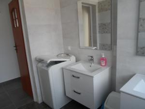 Kúpeľňa v ubytovaní Kwatery Pokoje Mira + 16 fotografií