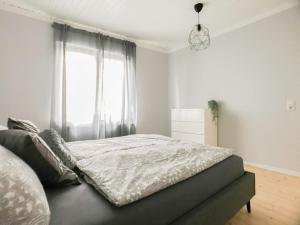 a bedroom with a bed and a window at Dream Green Apartment 'Savannah' in Gladenbach