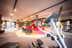 Fitness centrum a/nebo fitness zařízení v ubytování Landhotel Schermer