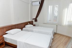 Postel nebo postele na pokoji v ubytování Bilgic Hotel