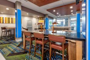 Restoran atau tempat lain untuk makan di Holiday Inn Express & Suites - Grand Rapids Airport - South, an IHG Hotel