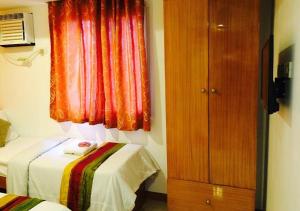 Postel nebo postele na pokoji v ubytování Stone House Hotel Pasay