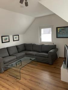 Χώρος καθιστικού στο zentrales Dachgeschossapartment in Leichligen