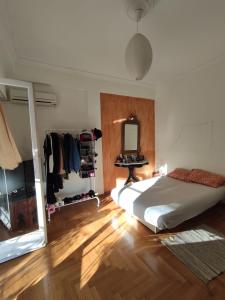 Postel nebo postele na pokoji v ubytování Zizi room