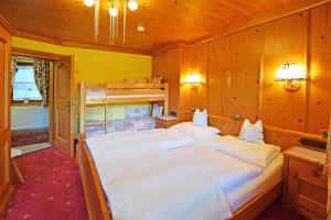 Postel nebo postele na pokoji v ubytování Romantik Aparthotel Sonnleitn