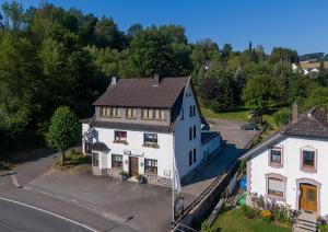 an aerial view of a white house and a building at Zum Lindenbaum in Finnentrop