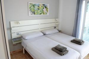 A bed or beds in a room at Apartamentos Sarah