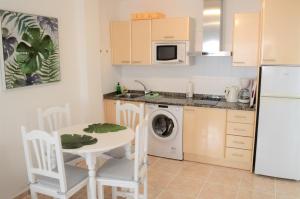A kitchen or kitchenette at Apartamentos Sarah