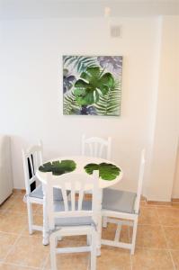 A seating area at Apartamentos Sarah