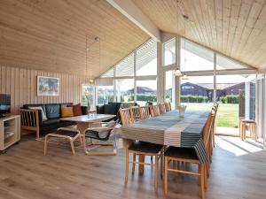Posezení v ubytování 12 person holiday home in Idestrup-By Traum + 25 fotografií