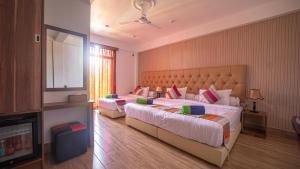 Llit o llits en una habitació de Rosy Villa Hotel