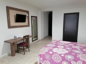 Postel nebo postele na pokoji v ubytování Hotel Las Vias