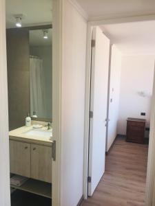 a bathroom with a sink and a mirror at Departamento Freire 1062 in Concepción