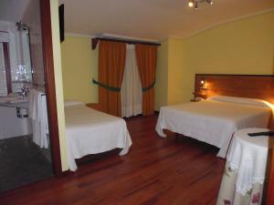 A bed or beds in a room at Cruceiro do Monte
