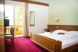 Posteľ alebo postele v izbe v ubytovaní Hotel Marlingerhof