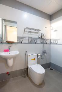 Koupelna v ubytování Phùng Thịnh Hotel