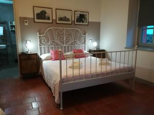 a bedroom with a bed with red pillows on it at Il Casale di Giulia di Aprilia in Aprilia