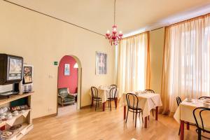 TV a/nebo společenská místnost v ubytování Hotel Romagna