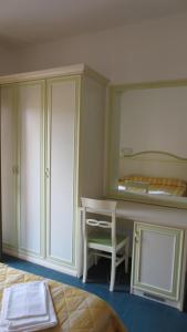 Postel nebo postele na pokoji v ubytování Hotel Due Torri