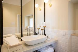 Koupelna v ubytování B&B Attico Taranto + 37 fotografií