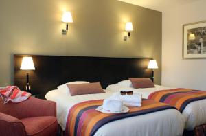 Postel nebo postele na pokoji v ubytování Le Manoir Hôtel