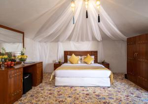 Voodi või voodid majutusasutuse Regency Sealine Camp toas