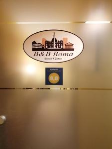 een bord op de deur van een gebouw bij Bed and Breakfast Roma in Mostacciano 
