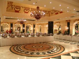 a large lobby with a chandelier and a table at Pyramisa Suites Hotel Cairo in Cairo