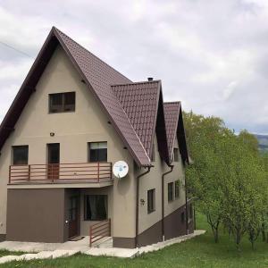 a large house with a gambrel roof at Puzzle House and Nature in Talea