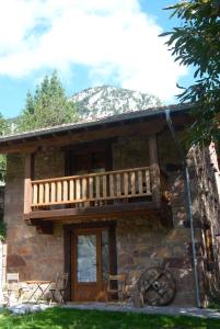 a log cabin with a porch and a deck at Apartamentos El Abertal in Navedo