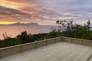 a view of the ocean from the balcony of a house at Lyngen Alps Panorama in Russelv