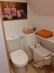 A bathroom at Studio chaleureux Beauvais-centre, gare et proche Aéroport