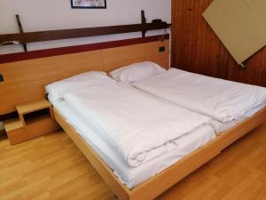 Postel nebo postele na pokoji v ubytování Hotel du Stand