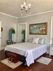 a bedroom with a bed and a chandelier at Comfy and Spacious Suite with Free Parking - 2G in Miami