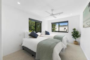 Ένα ή περισσότερα κρεβάτια σε δωμάτιο στο Crystal Shores Sunshine Beach