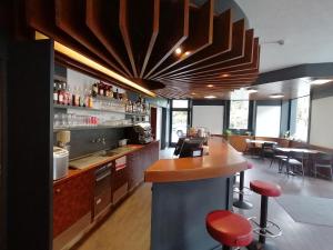 Lounge nebo bar v ubytování Hotel du Stand