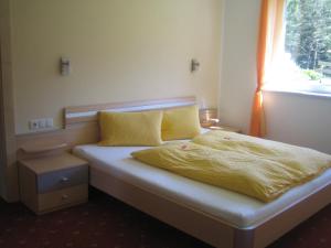 Un pat sau paturi într-o cameră la Apart Raphael
