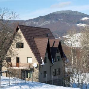 a house with a roof in the snow at Puzzle House and Nature in Talea