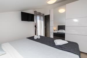 Ένα ή περισσότερα κρεβάτια σε δωμάτιο στο Apartman Gulin