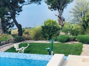 Bazén v ubytovaní Villa Yanko, large pool stunning sea view alebo v jeho blízkosti