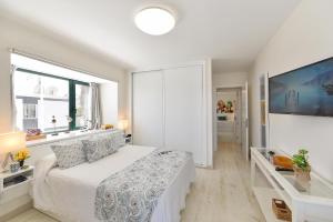 Ένα ή περισσότερα κρεβάτια σε δωμάτιο στο Maspalomas Beach Apartment Charca 1 by VillaGranCanaria