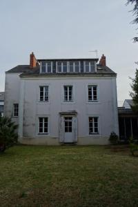 a large white house with a large yard at VILLA EPERONNIERE in Nantes