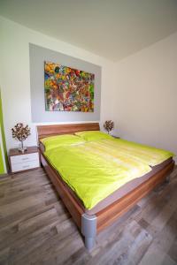 Łóżko lub łóżka w pokoju w obiekcie Pension Polsterrinne