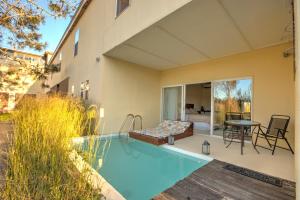 a swimming pool in the backyard of a house at La Viuda de José Ignacio in José Ignacio