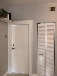 G - Colorful and Luminous Suite near MIA (Apt 4)