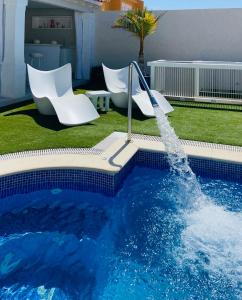 Bazén v ubytovaní Olivia Holidayhouse Maspalomas alebo v jeho blízkosti