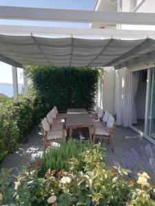 Zahrada ubytování House Natali 70m from the beach - free EV top up