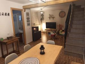TV a/nebo společenská místnost v ubytování LA CASA DE LA ABUELA DESI