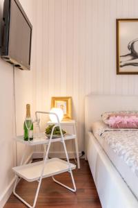 TV a/nebo společenská místnost v ubytování Dalmatian 230m2 with pool and garden near the old town for families